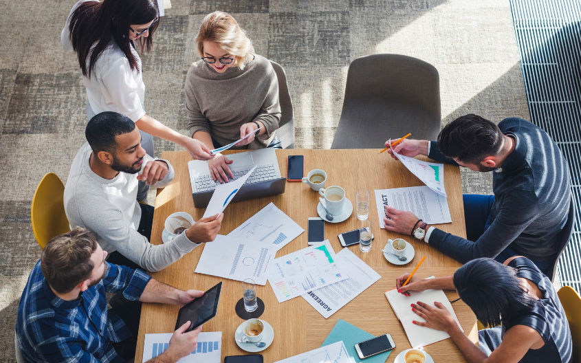 Lavorare con persone più intelligenti non diminuisce il tuo valore.